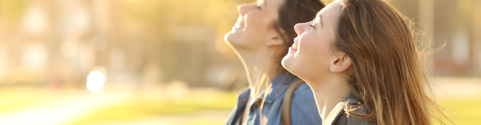 1440x453_Manque Vitamine D.jpg deux femmes qui ont le sourire