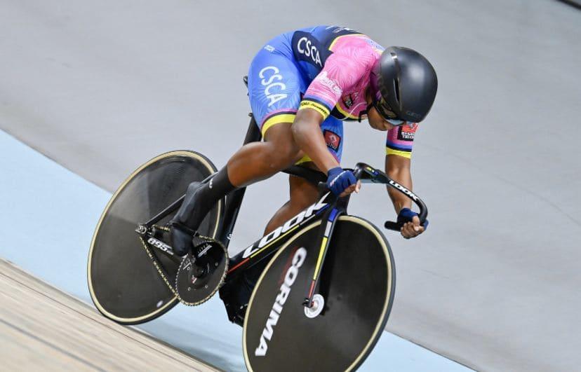 photo de Marie-Louisa en compétition sur un vélo
