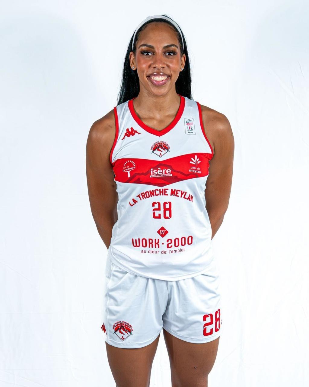 photo officielle de la basketteuse morgane armant