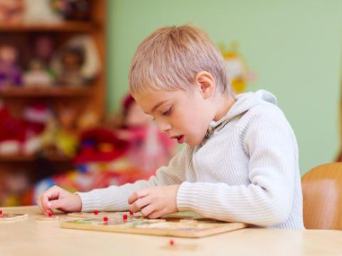 Vignette - La piste bactérienne : un espoir pour les autistes ?