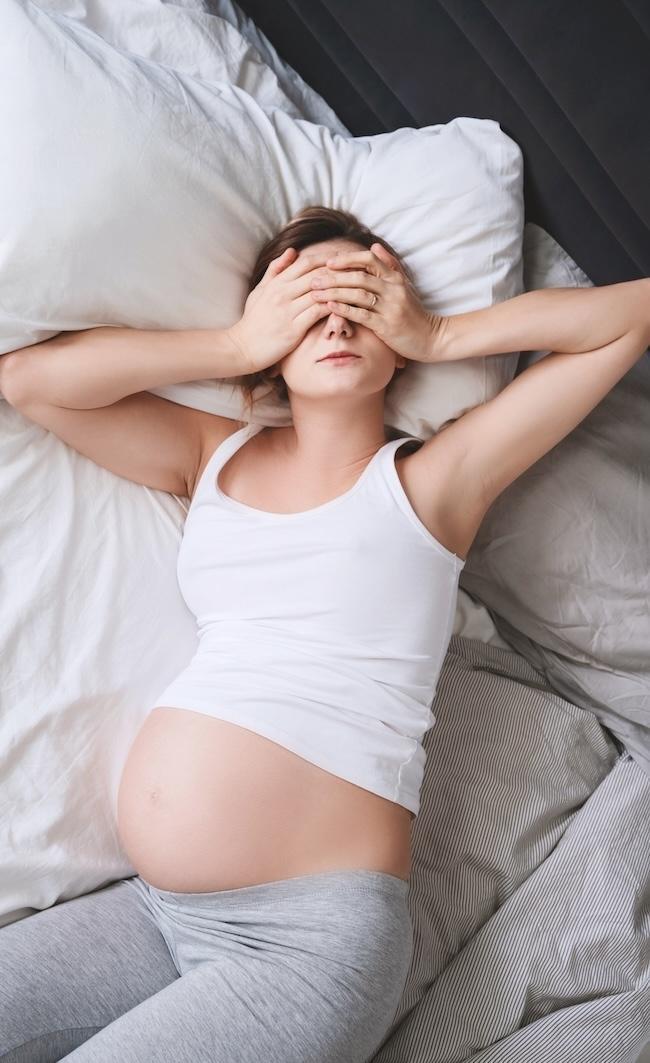 Femme enceinte épuisée anémie