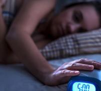 Réveils nocturnes, réveils précoces : que faire ?